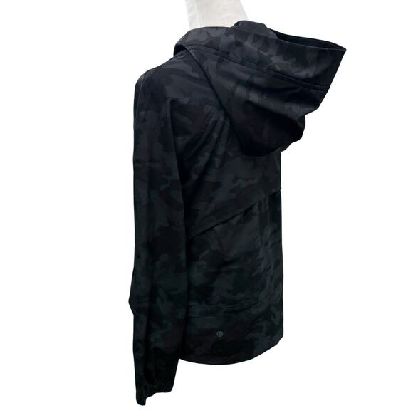 lululemon Pack It Up Jacket Water Wind Resistant Hooded Vented Camo Size 2 - Picture 6 of 8